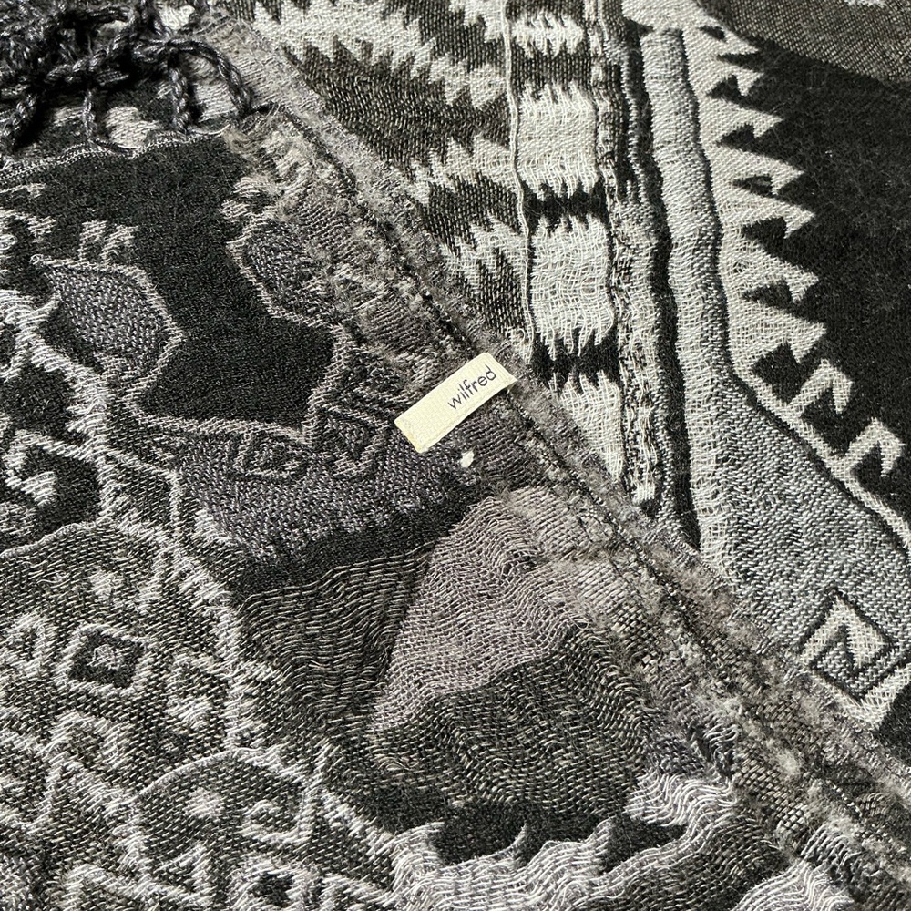 Wilfred Black and Gray Patterned Scarf - Picture 1 of 4